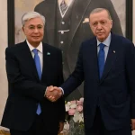 Президенты Казахстана и Турции провели краткую беседу в аэропорту
