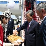 Спикер парламента Китая прибыл в Кыргызстан с официальным визитом