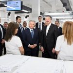 Президенты Узбекистана и Азербайджана посетили швейную фабрику в Ханкенди