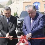 Лидер нации Эмомали Рахмон ввел в эксплуатацию отремонтированную и модернизированную дорогу от поворота Рогуна – Оби гарм до центра города Рогуна