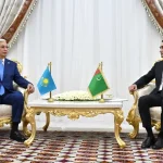 Глава государства провел встречу с Президентом Туркменистана