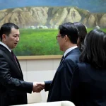 Эрлист Акунбеков встретился с послом Кореи в Кыргызстане