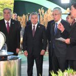 Президент Республики Таджикистан Эмомали Рахмон вместе с главами государств и делегациями-участниками посетил выставку Регионального экологического саммита