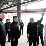 В Бишкеке с осени заработает новый Ошский базар. Садыр Жапаров проверил работы