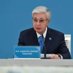 Токаев наградил волонтеров и рабочих Туркестана за вклад в проведение ОТГ