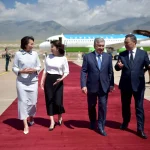 Садыр Жапаров встретил Шавката Мирзиёева, прибывшего с госвизитом в Кыргызстан