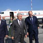 Глава кабмина с рабочим визитом прибыл в Россию