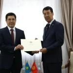 Замглавы МИД Кыргызстана принял копии верительных грамот нового посла Казахстана