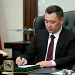 Садыр Жапаров подписал Кодекс о торговом мореплавании