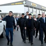 Садыр Жапаров посетил новый рынок «Мадина» и встретился с торговцами